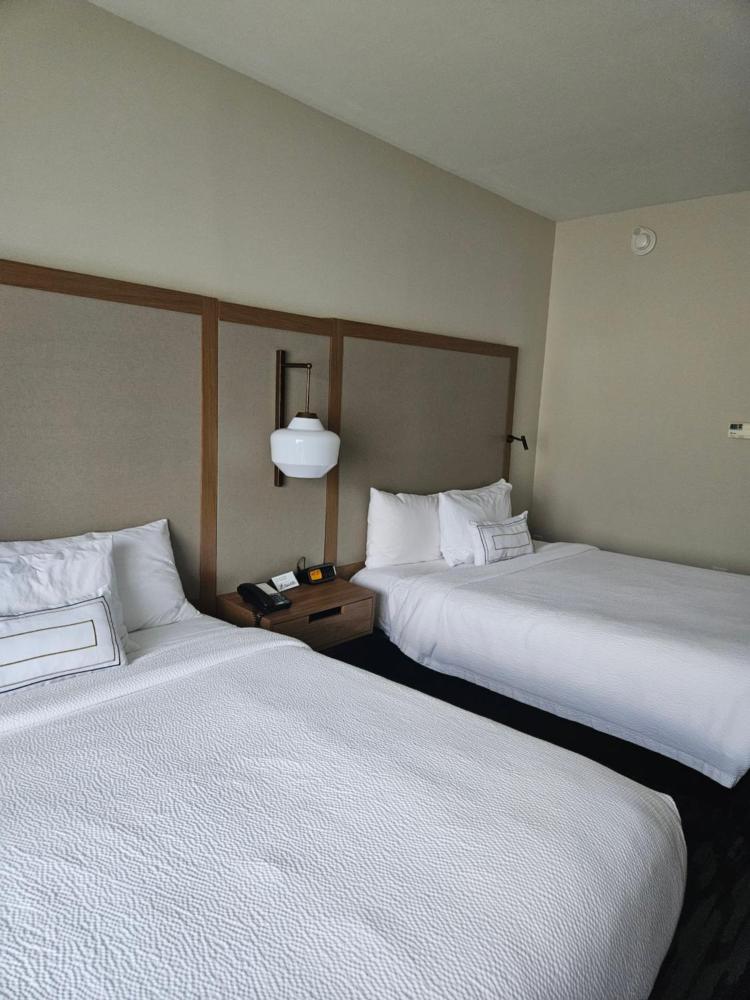 Queen Room with Two Queen Beds - Hearing Accessible interior